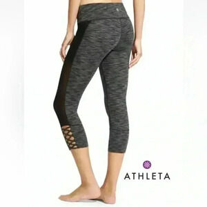 Athleta Mind Over Mat Capri Leggings Black and White Women Size XXS Yoga Workout